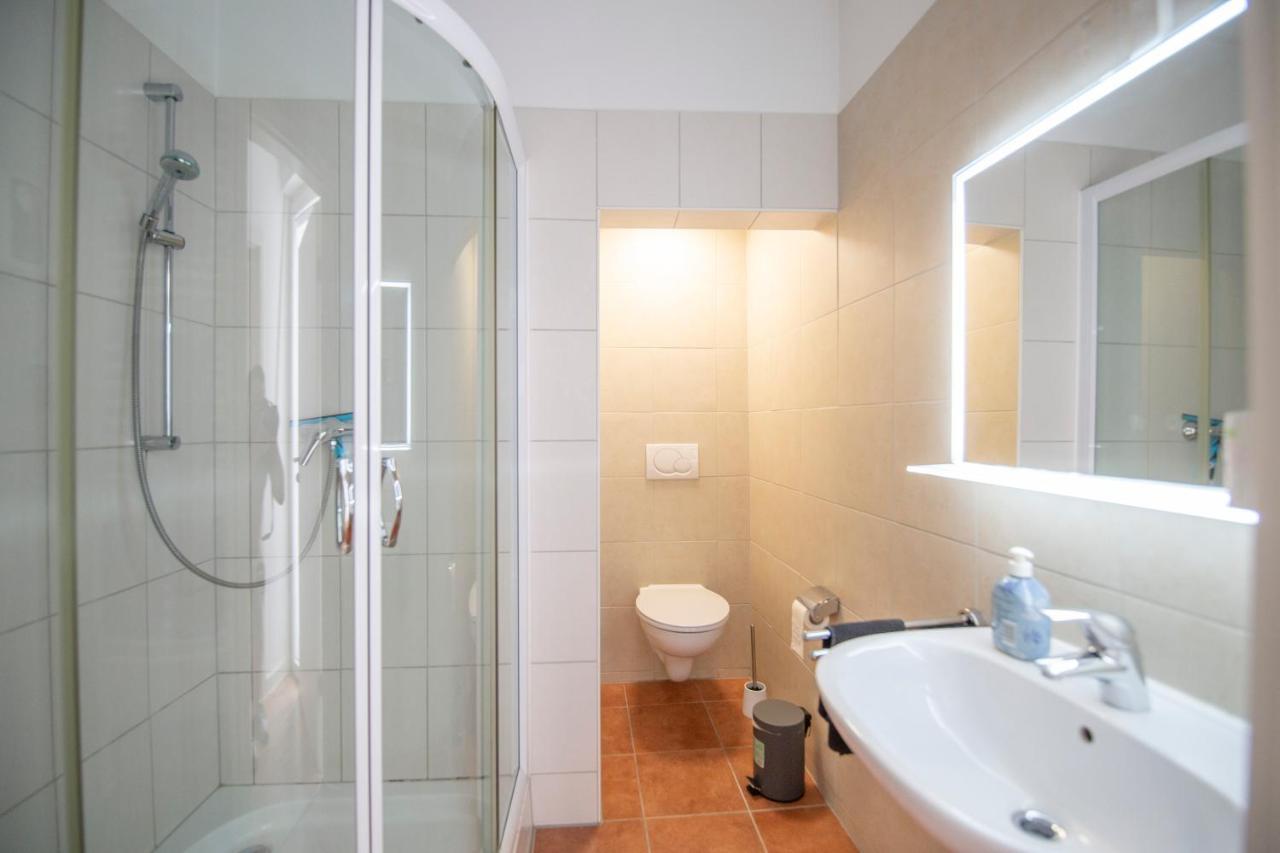 Apartment Mit Kleinem Innenhof Im Erdgeschoss Fuer Bis Zu 4 Personen Klotten Buitenkant foto