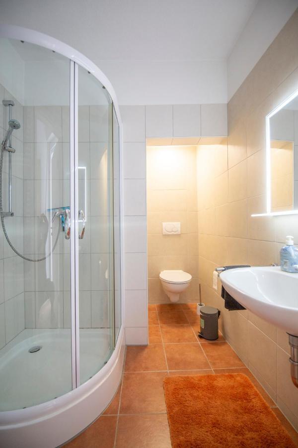 Apartment Mit Kleinem Innenhof Im Erdgeschoss Fuer Bis Zu 4 Personen Klotten Buitenkant foto