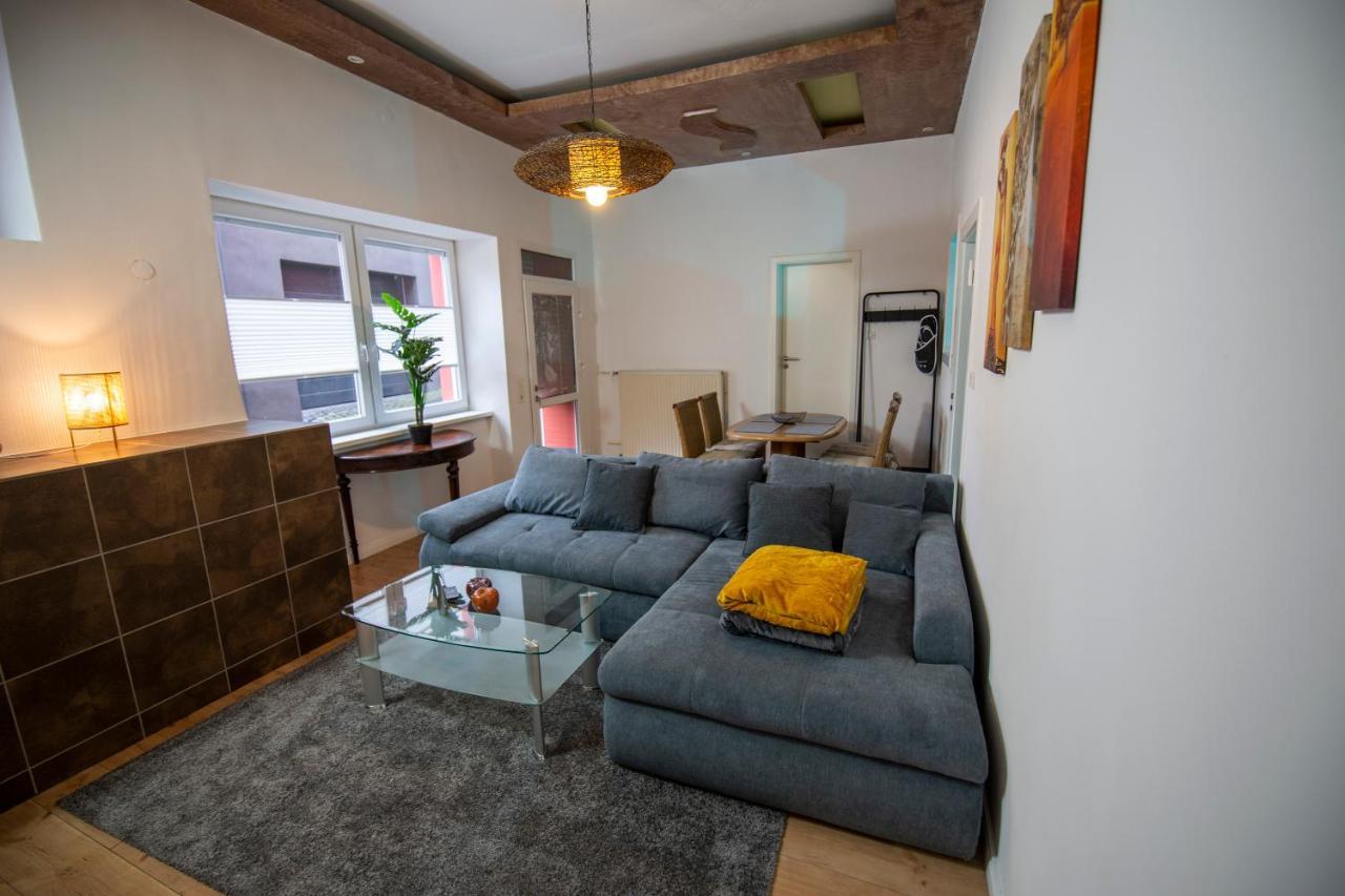 Apartment Mit Kleinem Innenhof Im Erdgeschoss Fuer Bis Zu 4 Personen Klotten Buitenkant foto